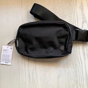 Lululemon everywhere belt bag